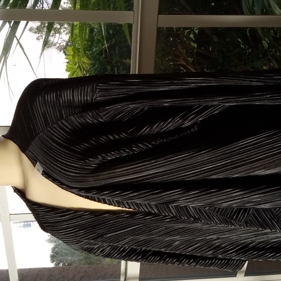 LulaRoe Coverup - Picture 3 of 4